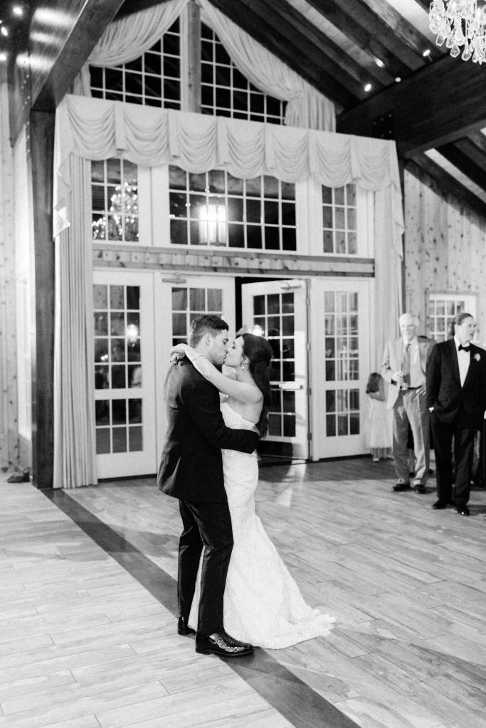 mount-ida-lodge-wedding-photographer-charlottesville-virginia-lesya-and-pat-1044