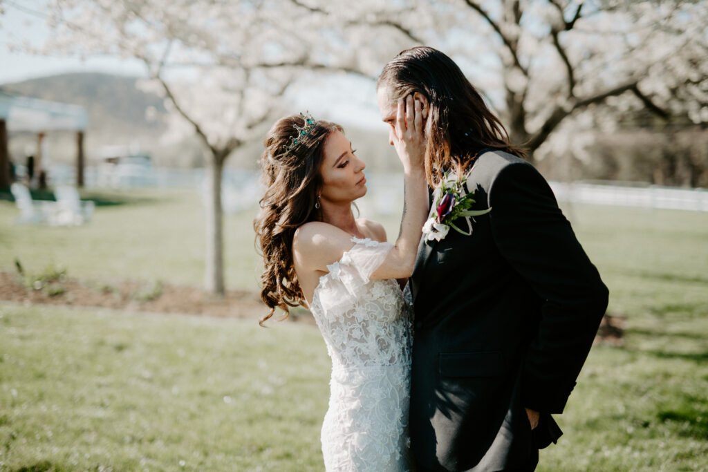 An Elegant April Wedding | Castle Hill Cider | Laura & Matthew