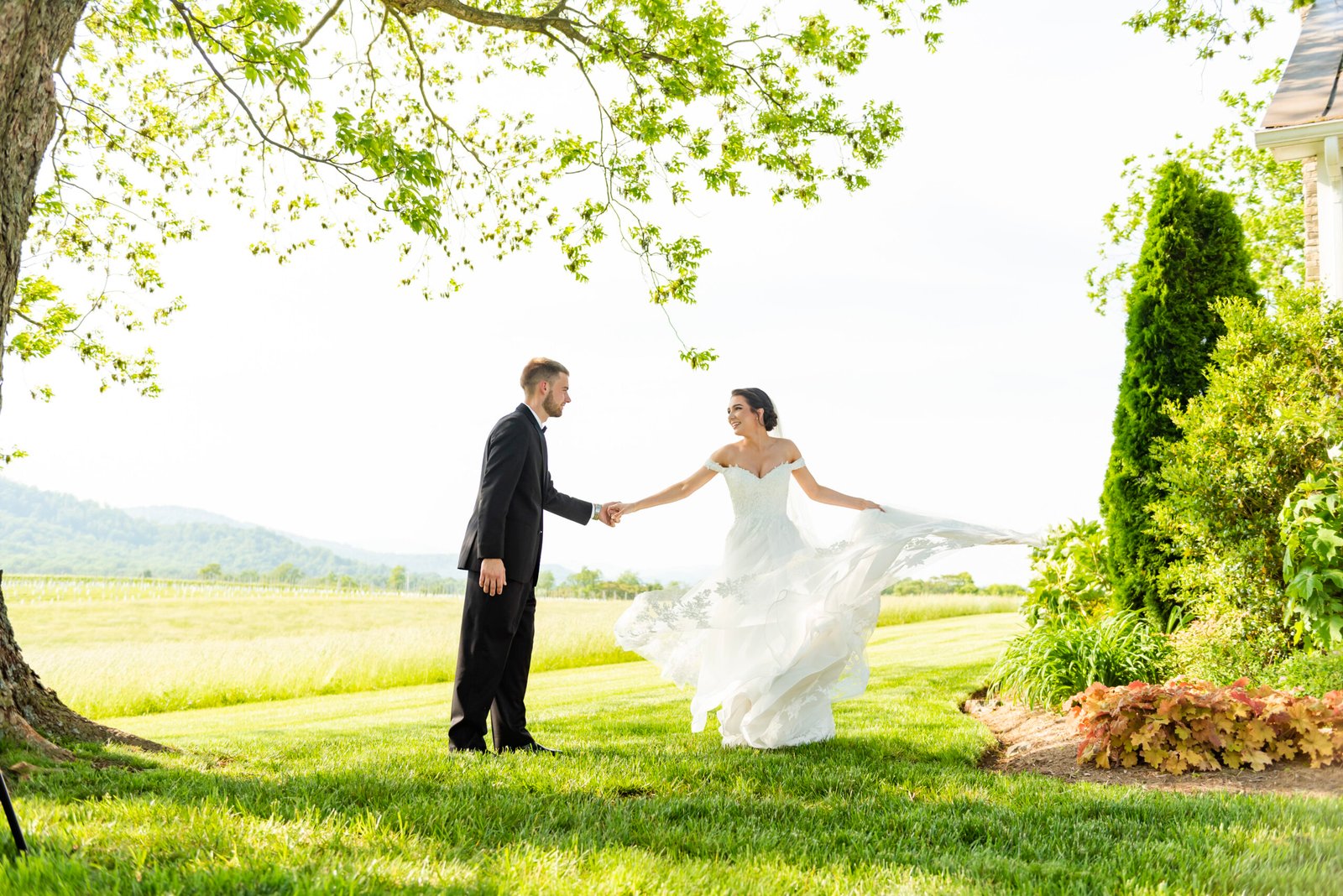 A May Wedding to Remember | Early Mountain Vineyards | Hannah & Steven